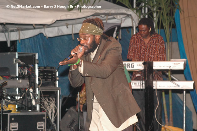 Tarrus Riley @ Western Consciousness 2007 - Presented by King of Kings Productons - Saturday, April 28, 2007 - Llandilo Cultural Centre, Savanna-La-Mar, Westmoreland, Jamaica W.I. - Negril Travel Guide, Negril Jamaica WI - http://www.negriltravelguide.com - info@negriltravelguide.com...!