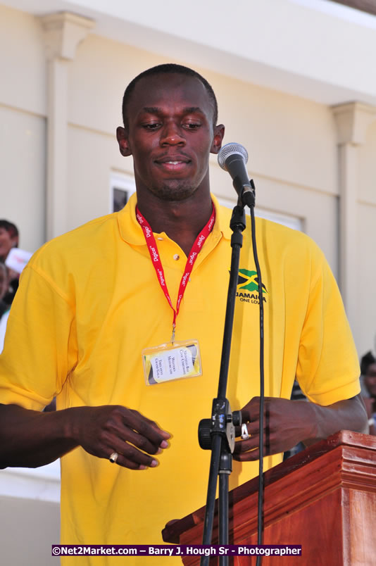 The City of Montego Bay Welcomes Our 2008 Olympians - Western Motorcade - Civic Ceremony - A Salute To Our Beijing Heros - Sam Sharpe Square, Montego Bay, Jamaica - Tuesday, October 7, 2008 - Photographs by Net2Market.com - Barry J. Hough Sr. Photojournalist/Photograper - Photographs taken with a Nikon D300 - Negril Travel Guide, Negril Jamaica WI - http://www.negriltravelguide.com - info@negriltravelguide.com...!